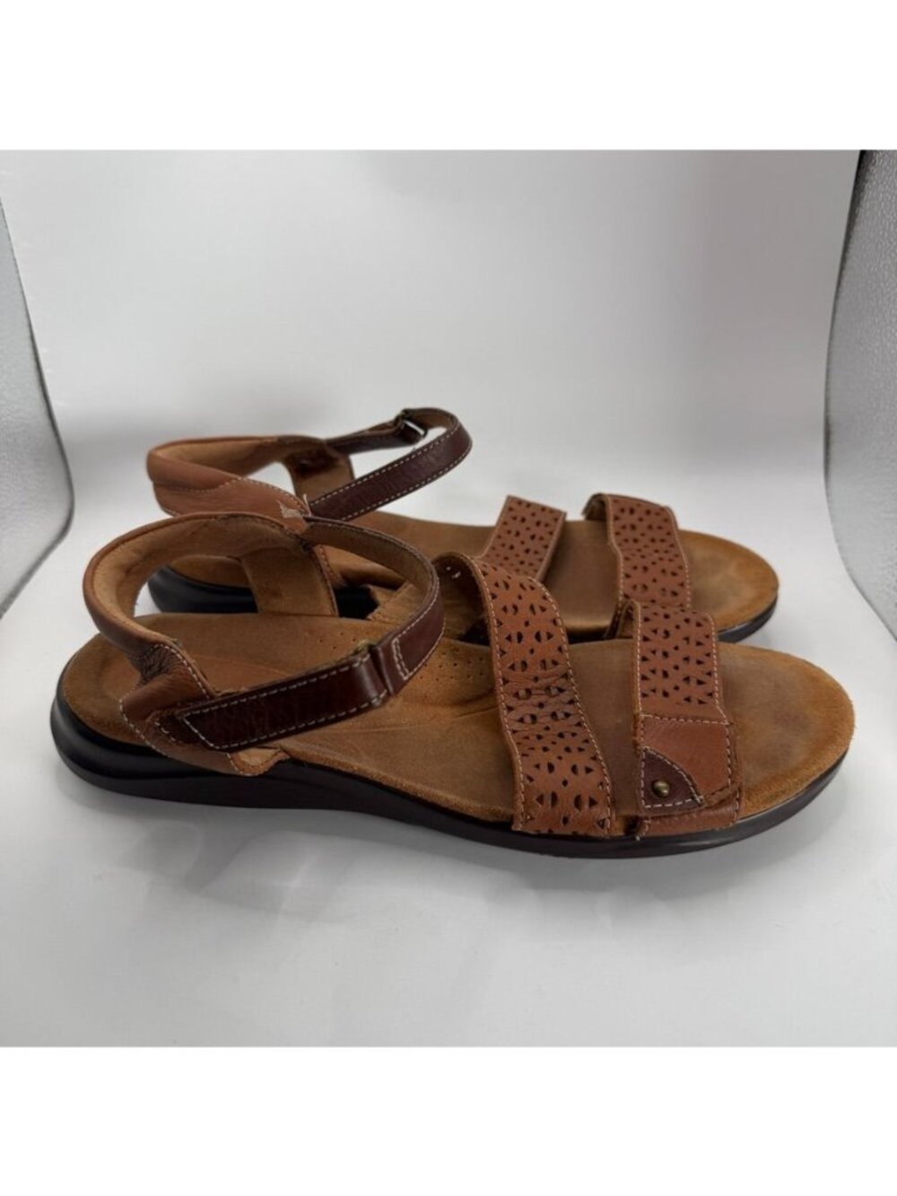 Clarks Womens Leather Sandals 9.5 W Brown Adjustable Straps Comfort Casual Shoes